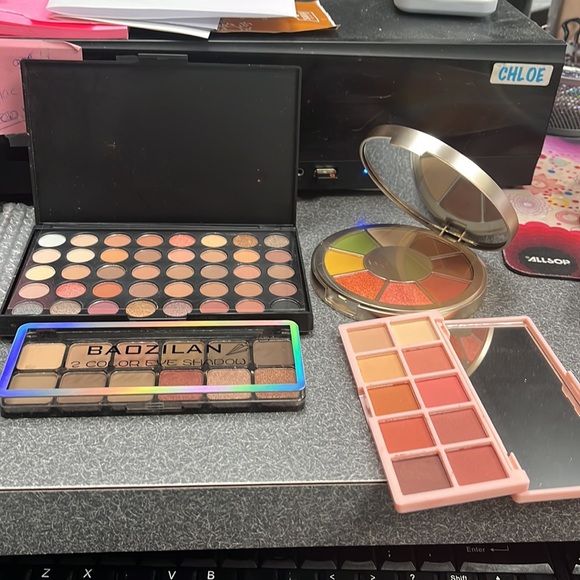 Makeup bundle 30 pcs price firm all new - Picture 4 of 5